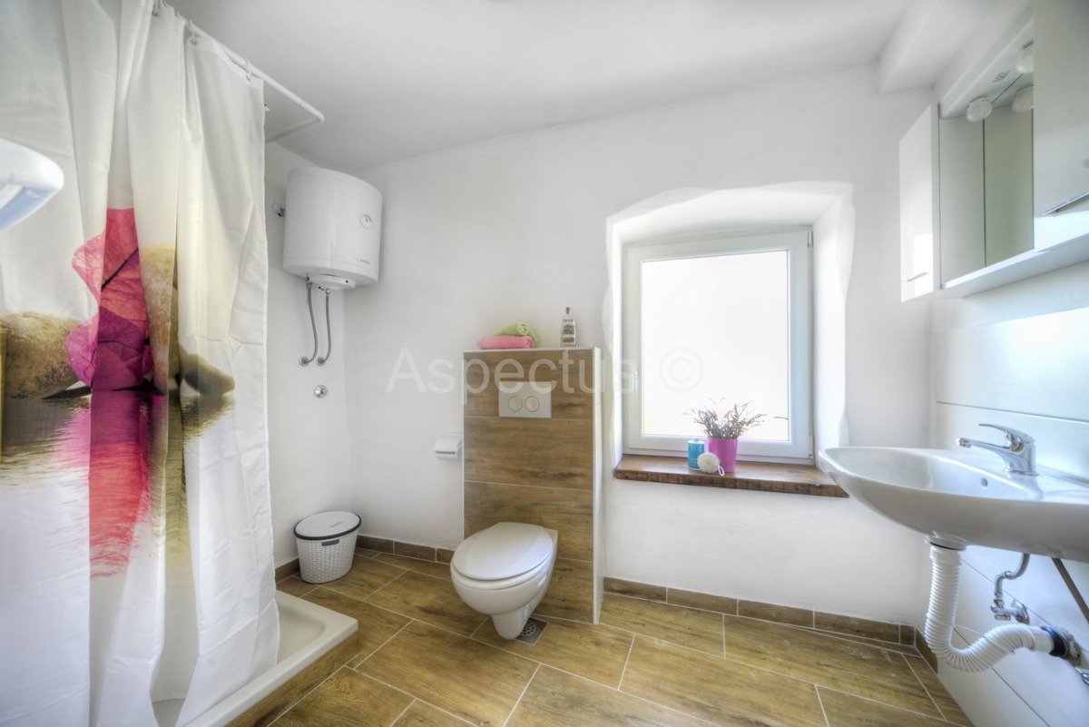 Kamena kuća s 6 spavaćih soba, pogled more, Ližnjan