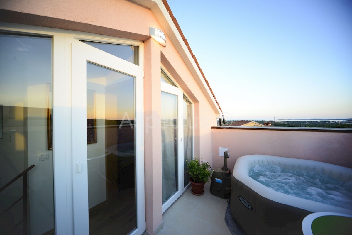 Casa in pietra con 6 camere da letto, vista mare, Lisignano