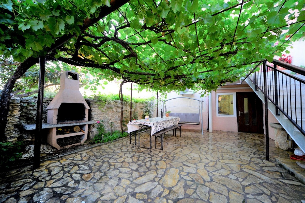 Casa in pietra con 6 camere da letto, vista mare, Lisignano