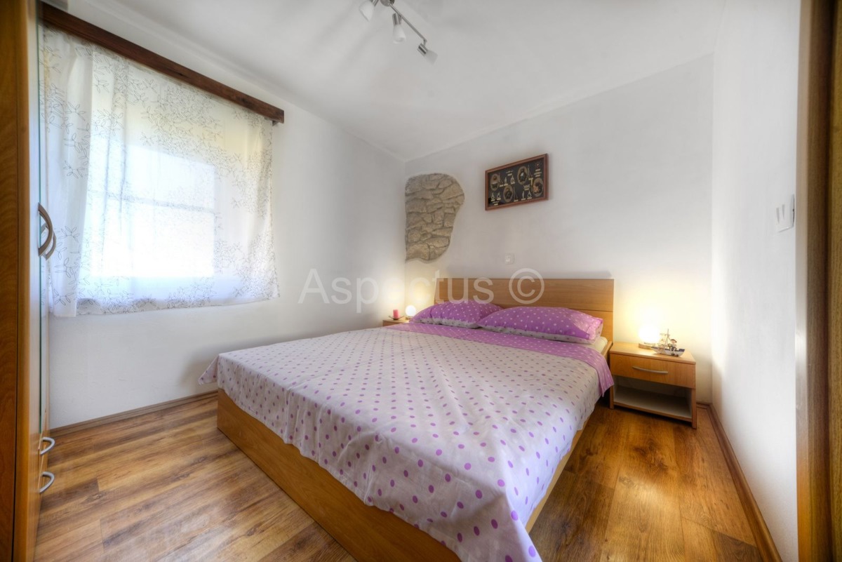 Kamena kuća s 6 spavaćih soba, pogled more, Ližnjan