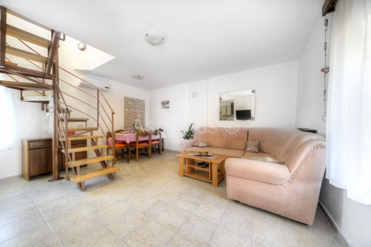 Kamena kuća s 6 spavaćih soba, pogled more, Ližnjan