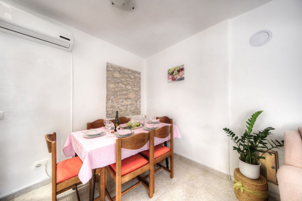 Kamena kuća s 6 spavaćih soba, pogled more, Ližnjan