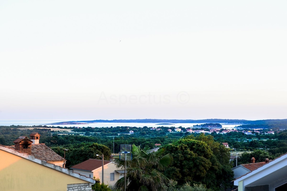 Casa in pietra con 6 camere da letto, vista mare, Lisignano