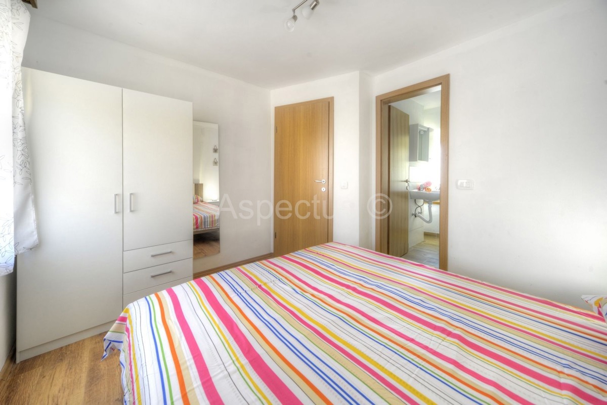 Kamena kuća s 6 spavaćih soba, pogled more, Ližnjan