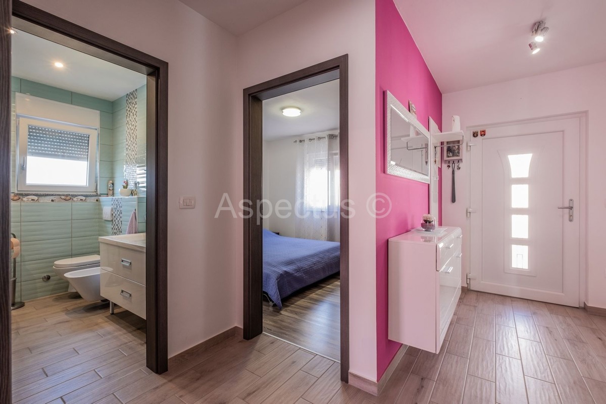 Samostojeća kuća, prizemnica, namještena, Pule