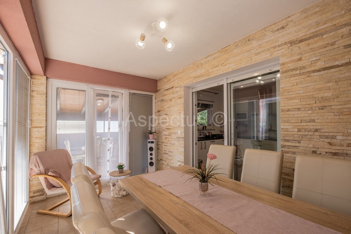 Samostojeća kuća, prizemnica, namještena, Pule