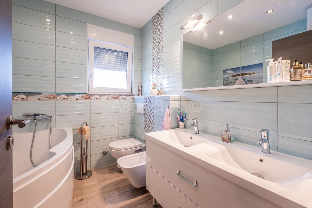 Samostojeća kuća, prizemnica, namještena, Pule