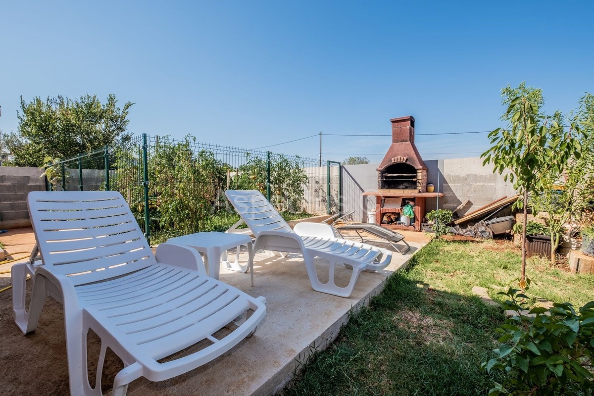 Samostojeća kuća, prizemnica, namještena, Pule