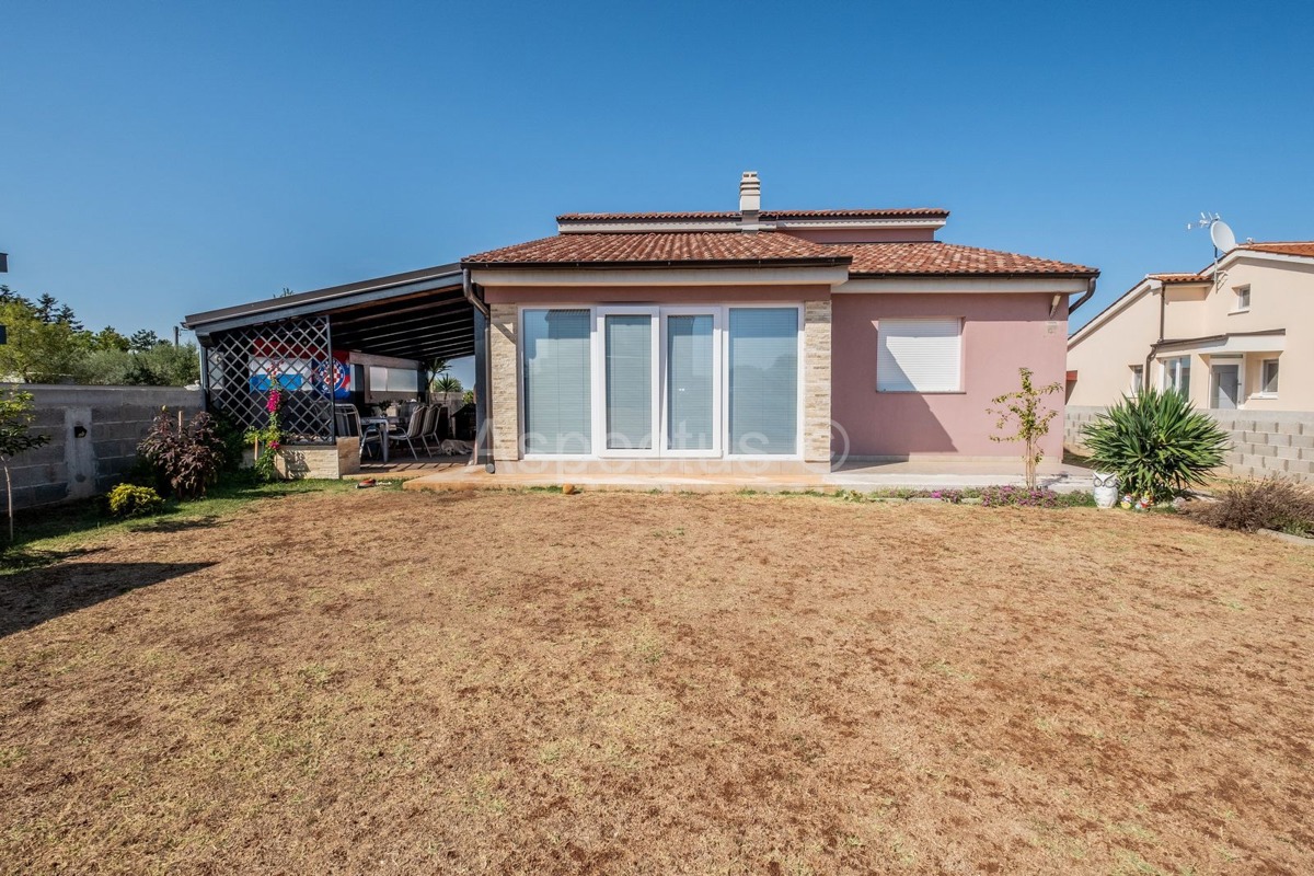 Samostojeća kuća, prizemnica, namještena, Pule