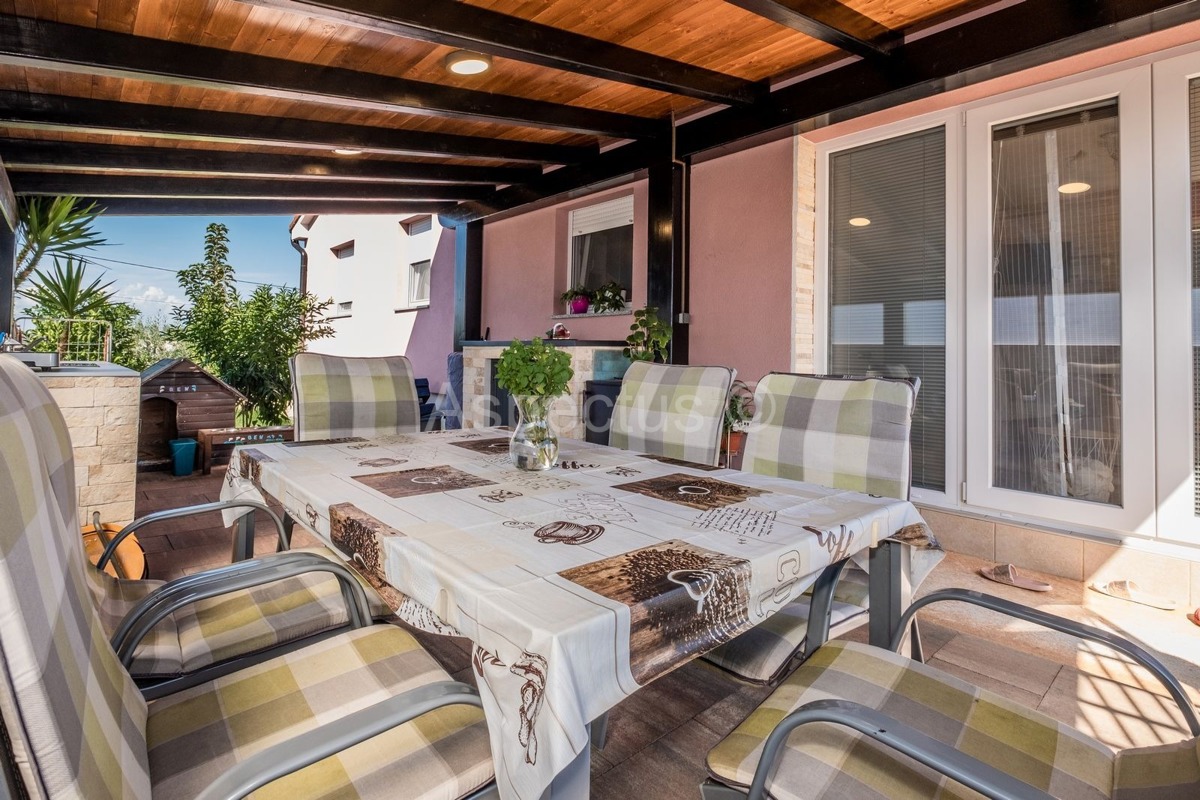 Samostojeća kuća, prizemnica, namještena, Pule