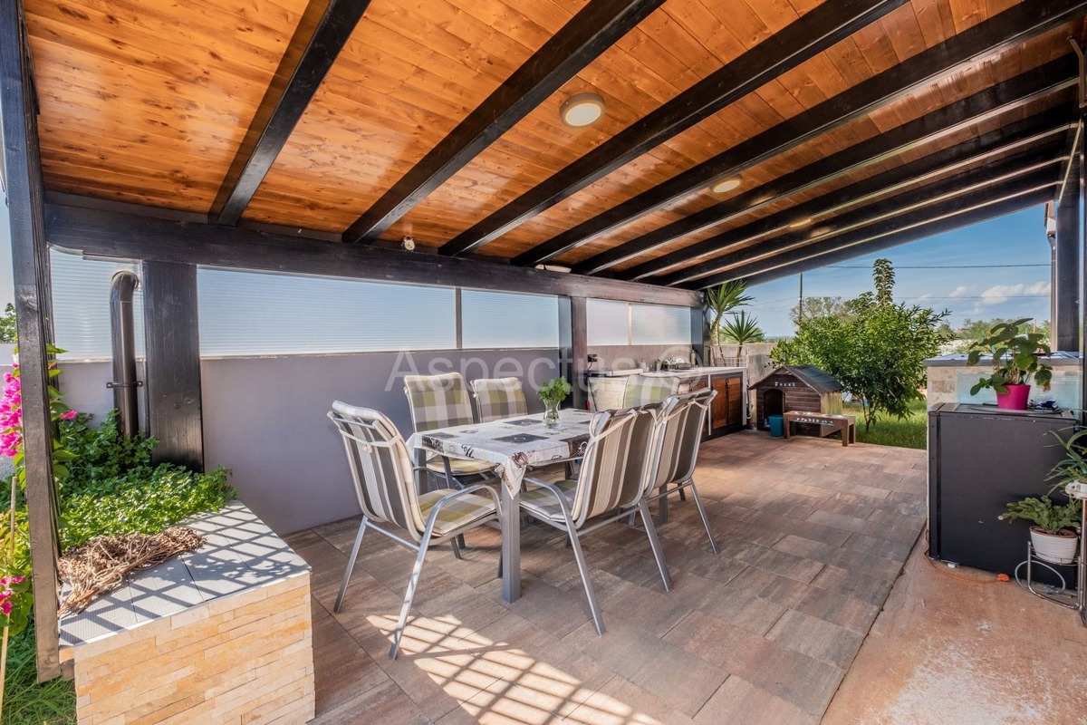 Samostojeća kuća, prizemnica, namještena, Pule