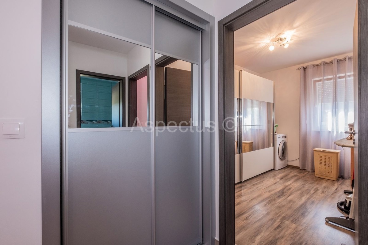 Samostojeća kuća, prizemnica, namještena, Pule