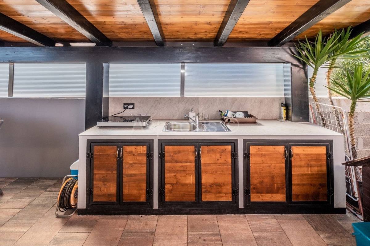 Samostojeća kuća, prizemnica, namještena, Pule