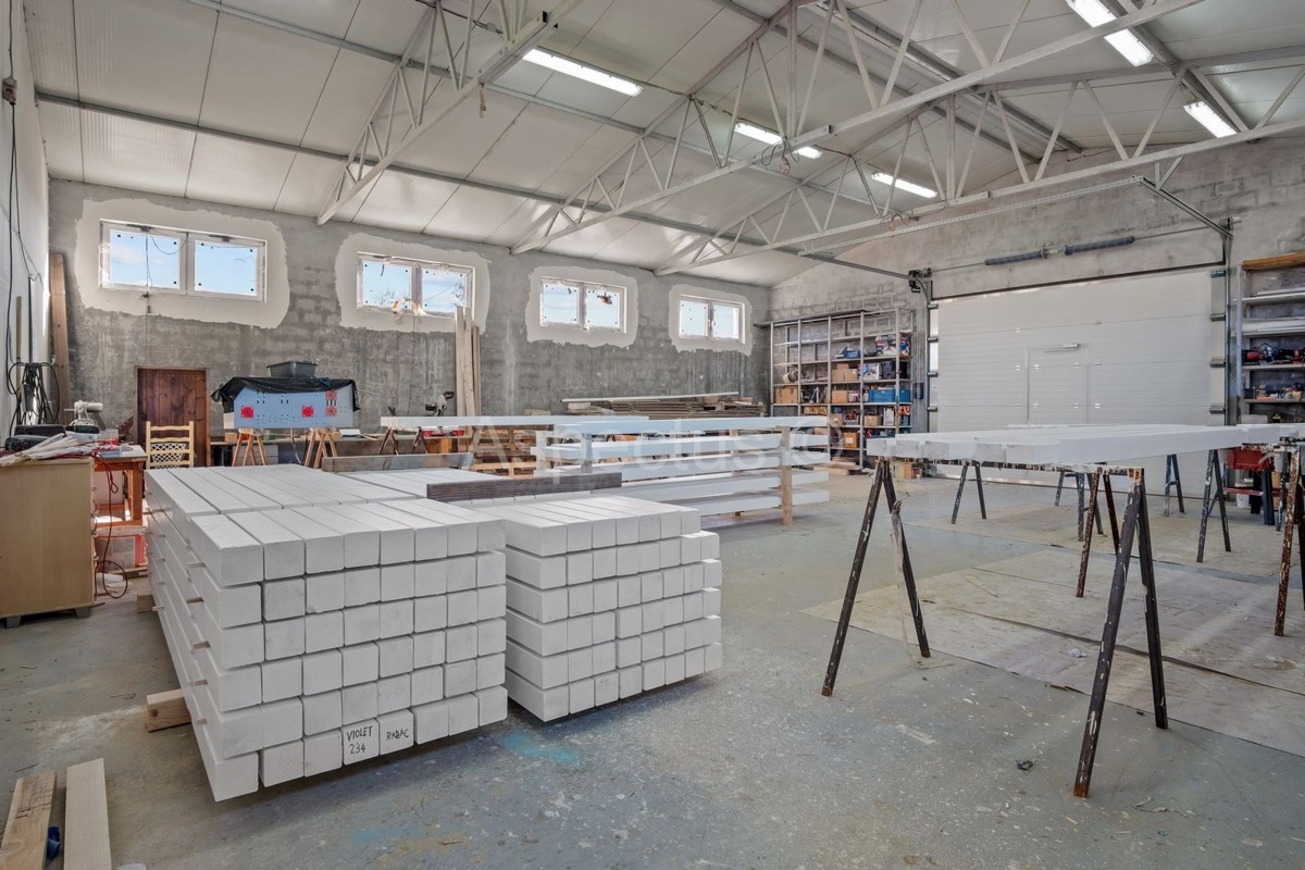 Edificio commerciale-residenziale, sala polifunzionale, Svetvinčenat, Čabrunići, Istria