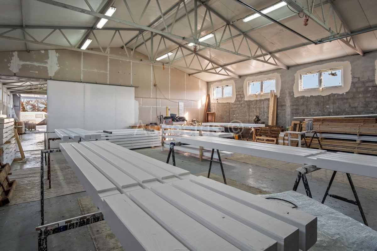 Edificio commerciale-residenziale, sala polifunzionale, Svetvinčenat, Čabrunići, Istria