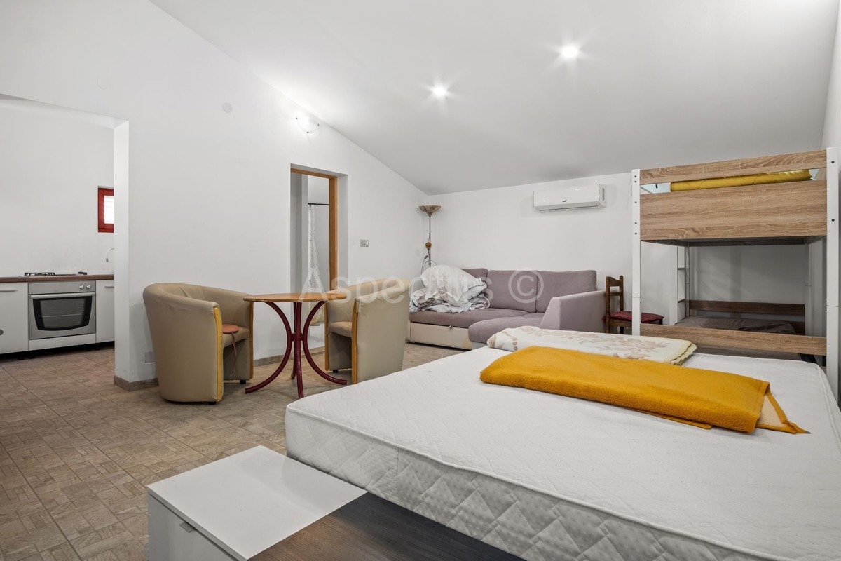 Edificio commerciale-residenziale, sala polifunzionale, Svetvinčenat, Čabrunići, Istria