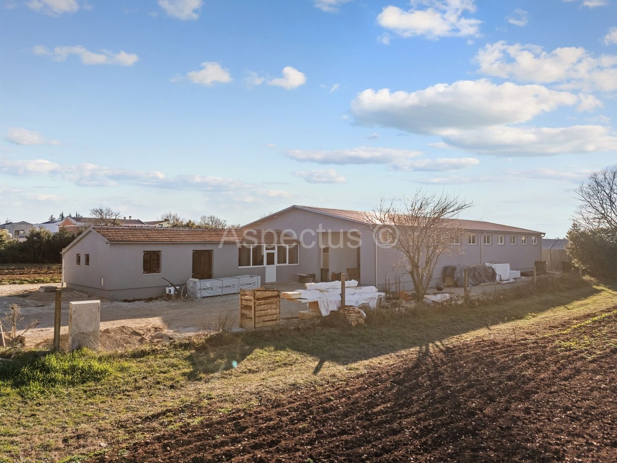 Edificio commerciale-residenziale, sala polifunzionale, Svetvinčenat, Čabrunići, Istria