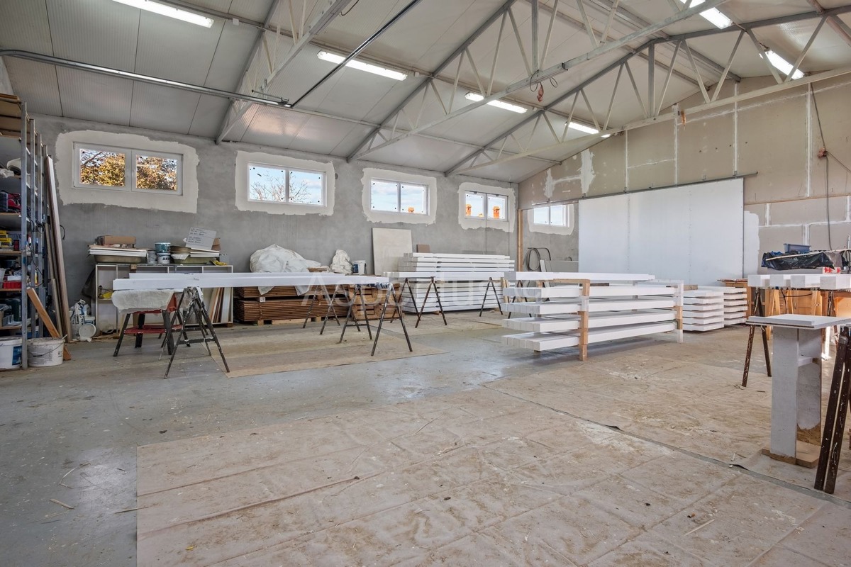 Edificio commerciale-residenziale, sala polifunzionale, Svetvinčenat, Čabrunići, Istria