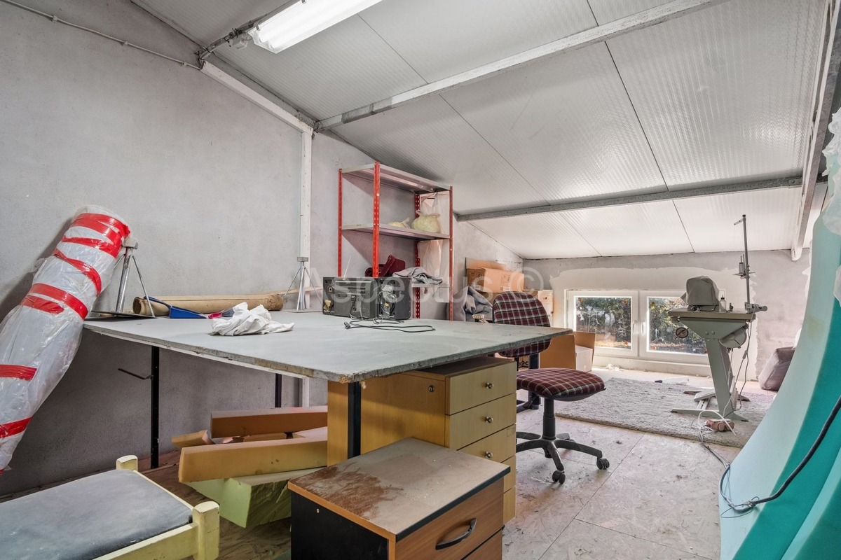 Edificio commerciale-residenziale, sala polifunzionale, Svetvinčenat, Čabrunići, Istria