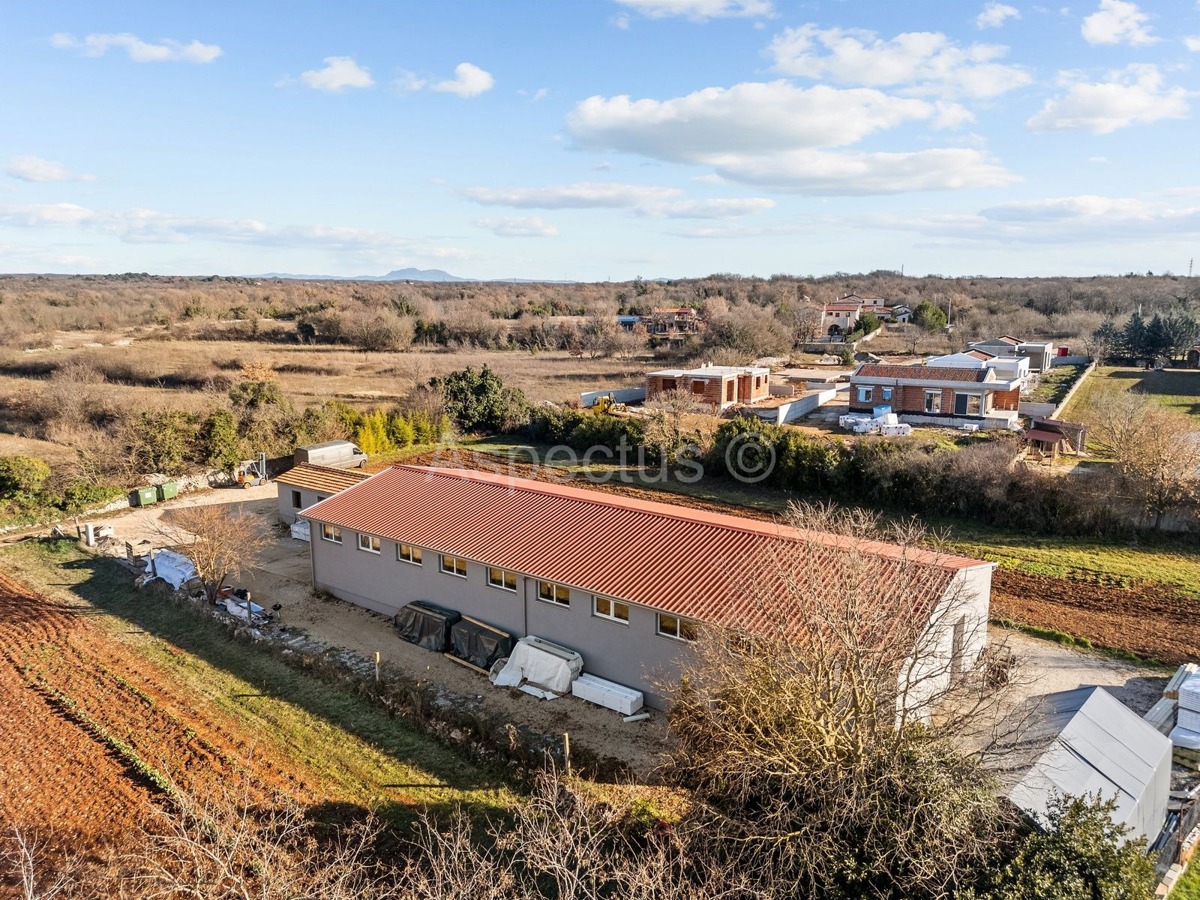 Edificio commerciale-residenziale, sala polifunzionale, Svetvinčenat, Čabrunići, Istria