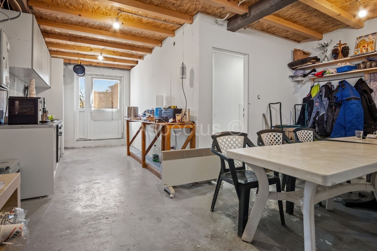 Edificio commerciale-residenziale, sala polifunzionale, Svetvinčenat, Čabrunići, Istria