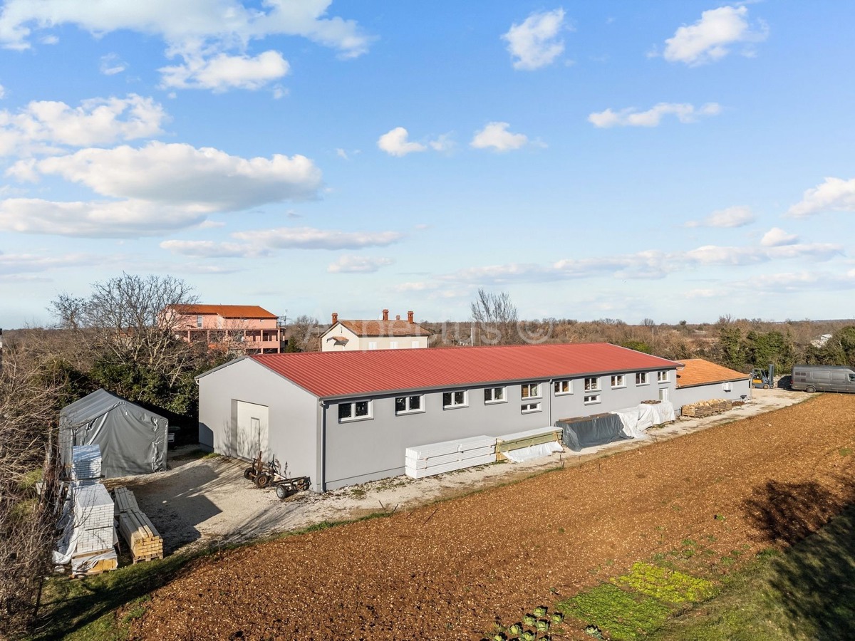 Edificio commerciale-residenziale, sala polifunzionale, Svetvinčenat, Čabrunići, Istria