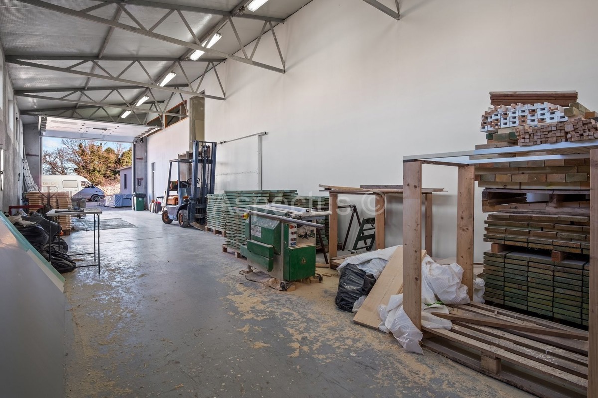 Edificio commerciale-residenziale, sala polifunzionale, Svetvinčenat, Čabrunići, Istria