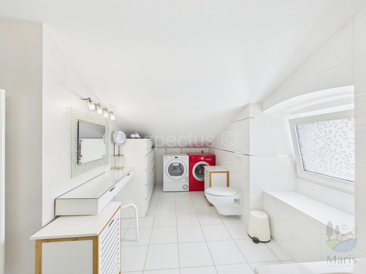 Pola, tre appartamenti in una casa vicino alla spiaggia – Stoja