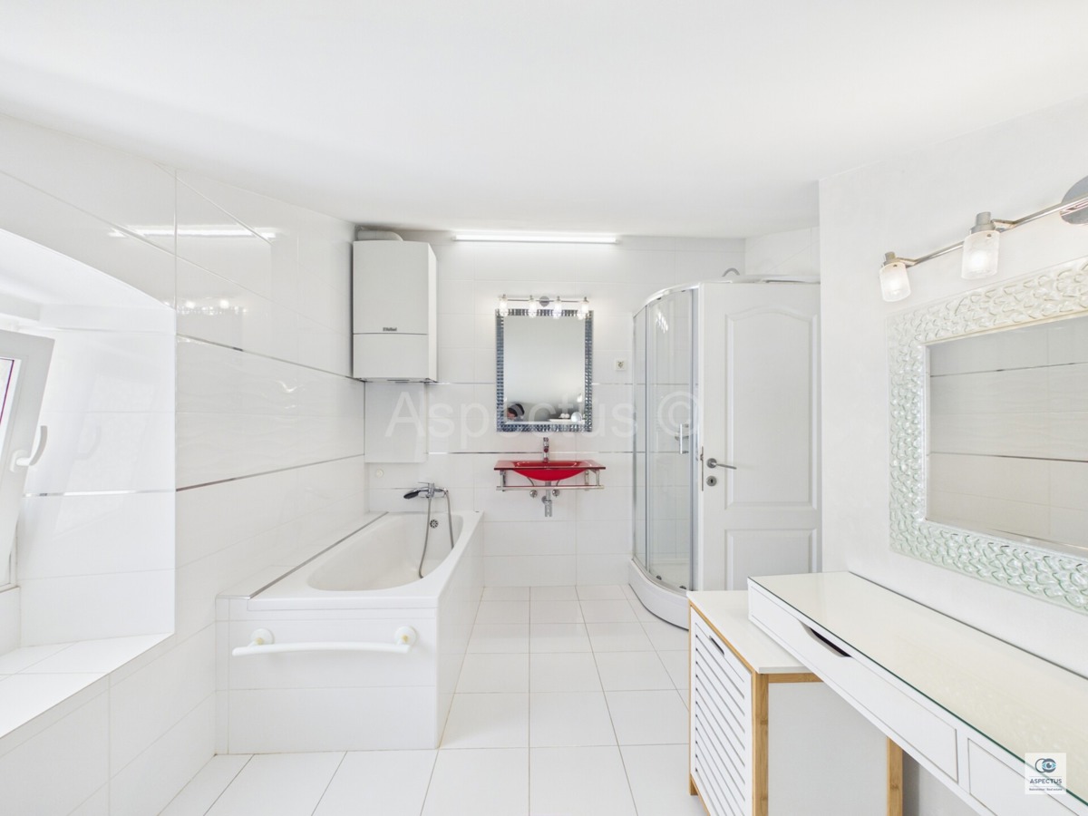 Pola, tre appartamenti in una casa vicino alla spiaggia – Stoja