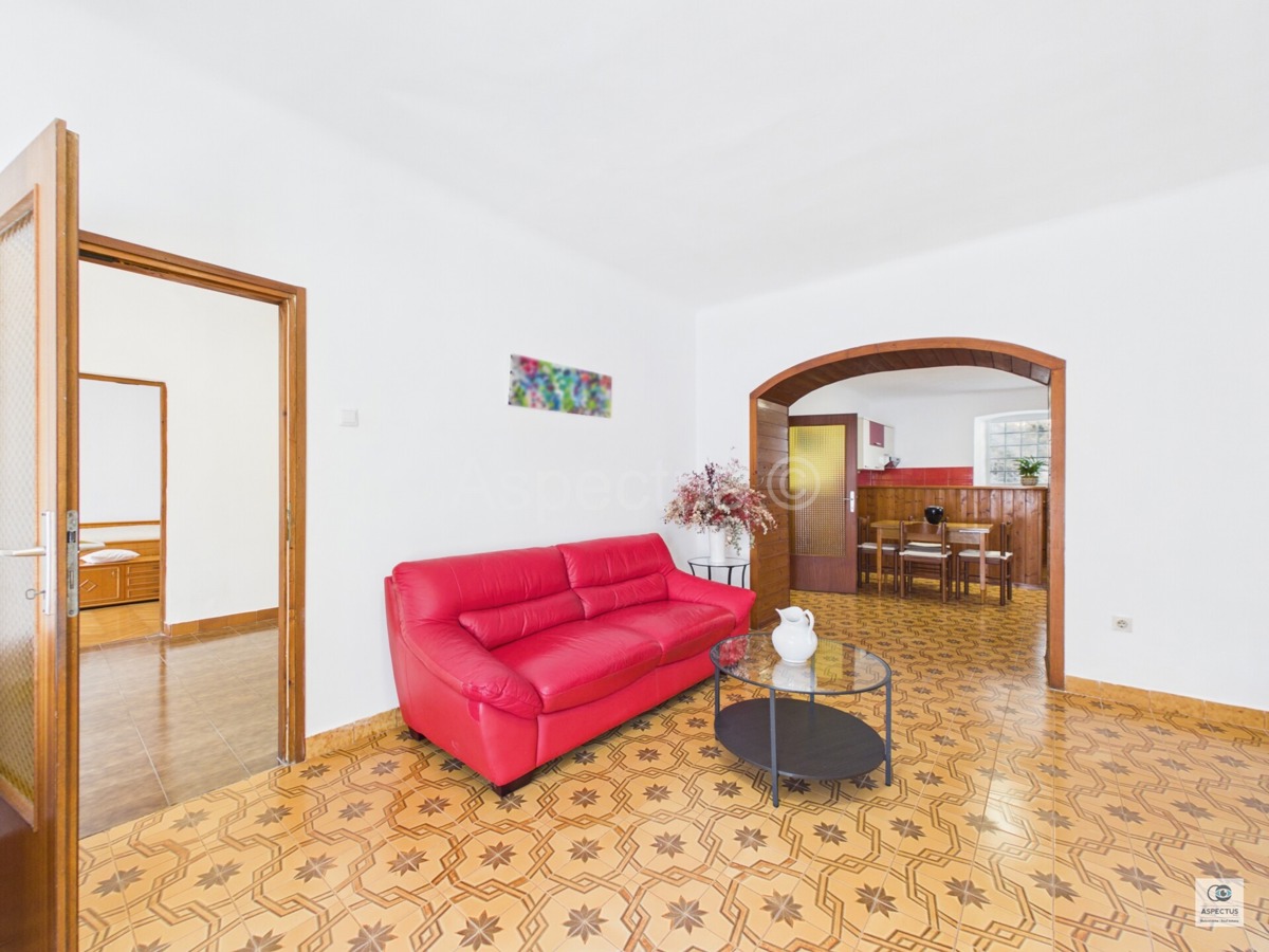 Pola, tre appartamenti in una casa vicino alla spiaggia – Stoja