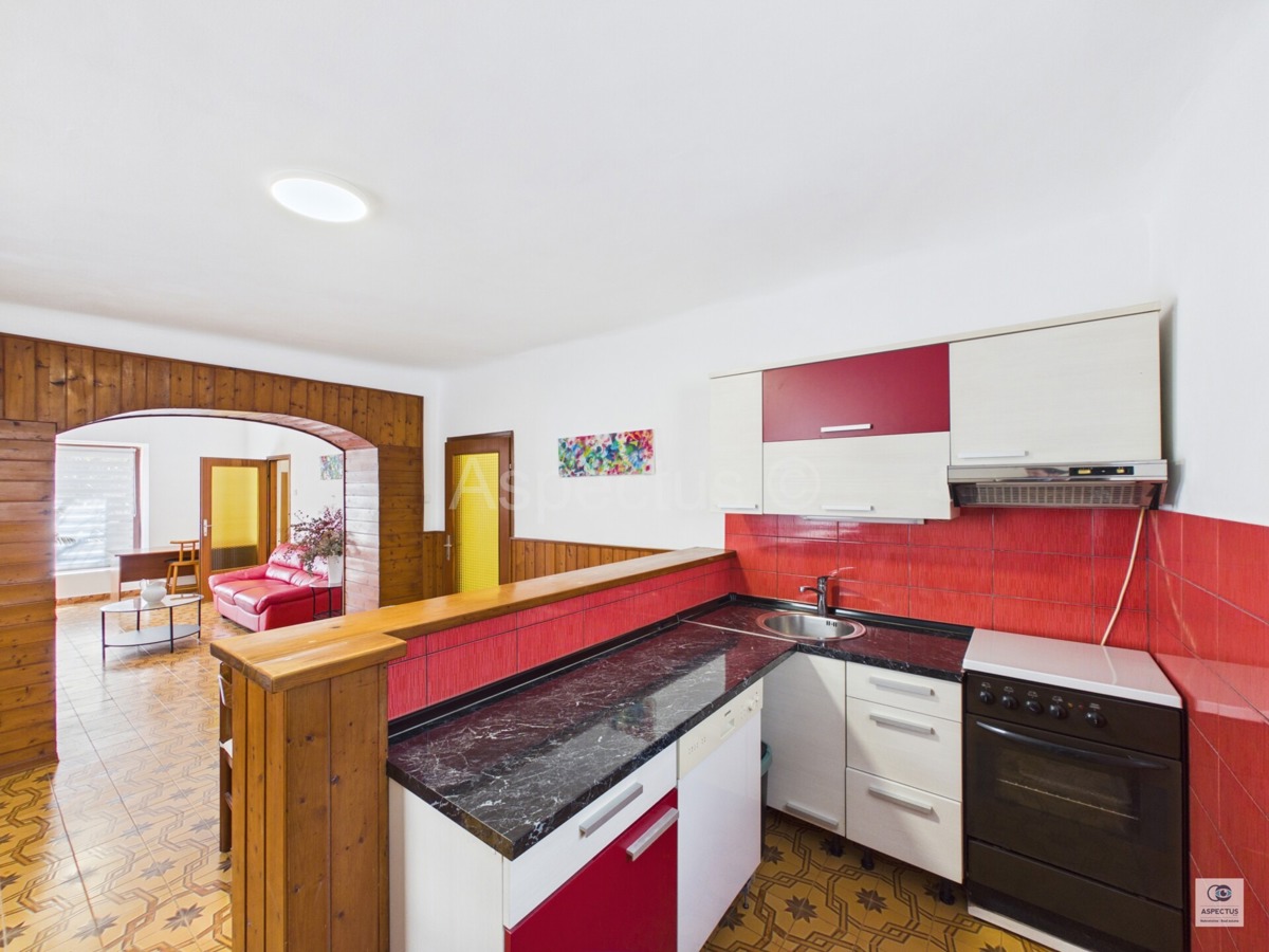 Pola, tre appartamenti in una casa vicino alla spiaggia – Stoja