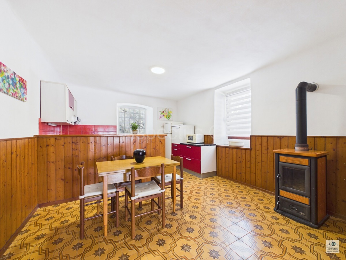 Pola, tre appartamenti in una casa vicino alla spiaggia – Stoja