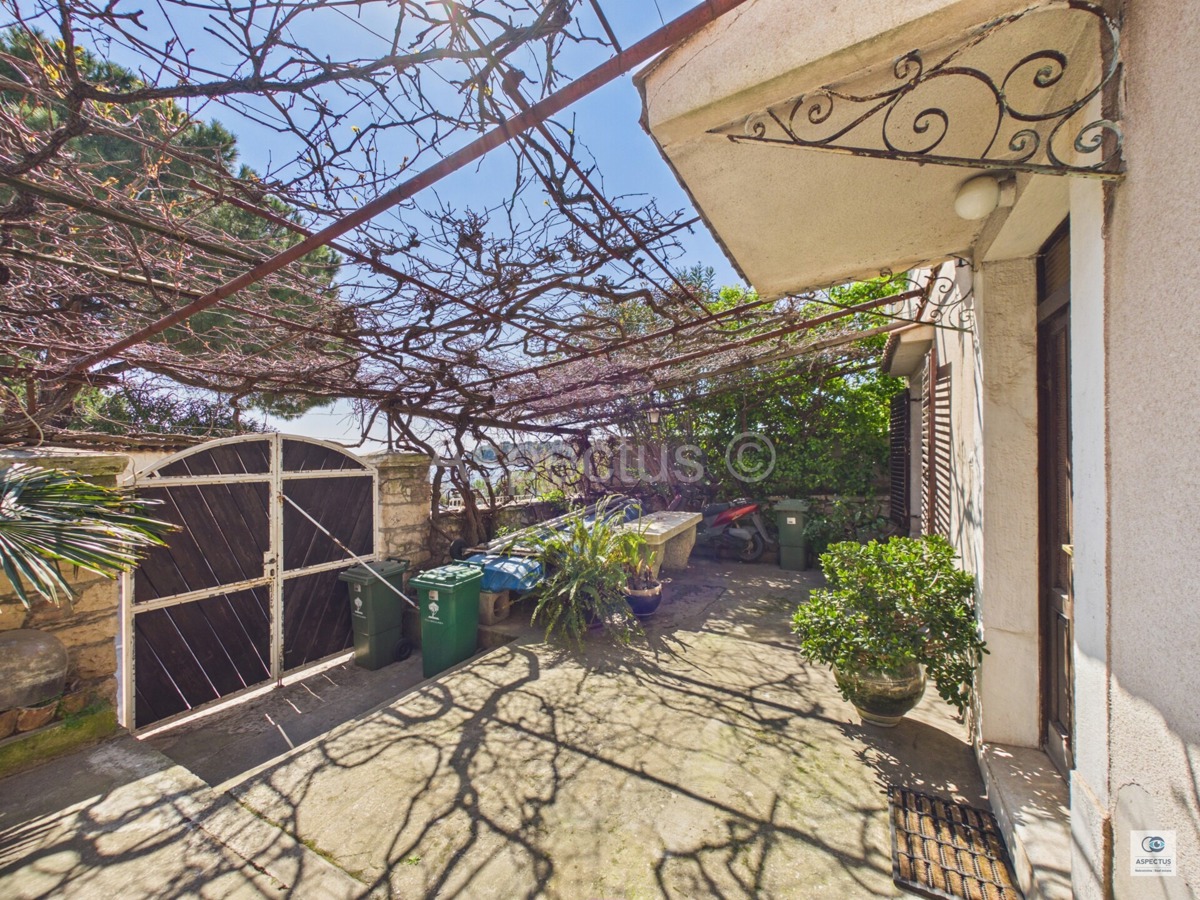 Pola, tre appartamenti in una casa vicino alla spiaggia – Stoja