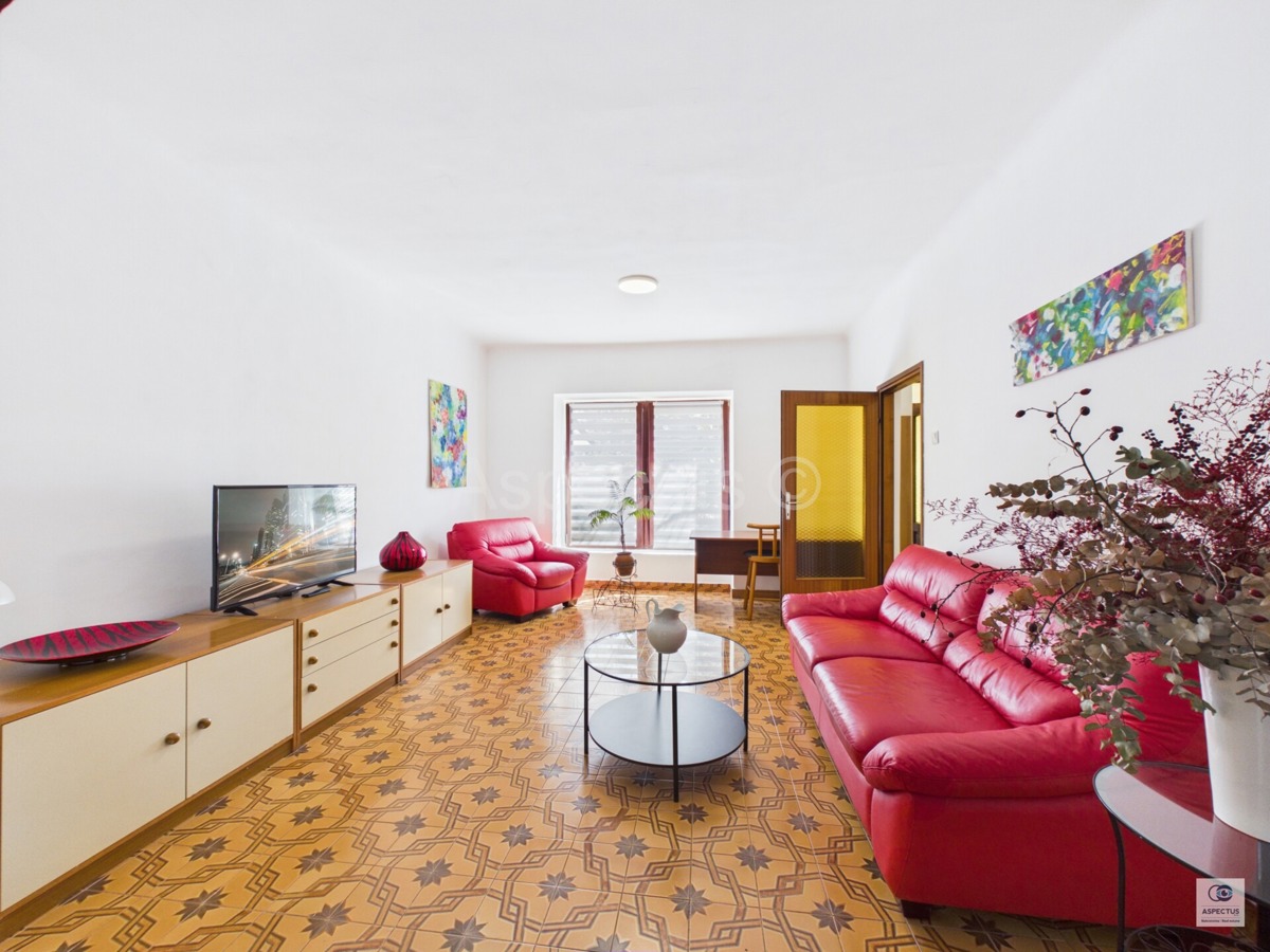 Pola, tre appartamenti in una casa vicino alla spiaggia – Stoja