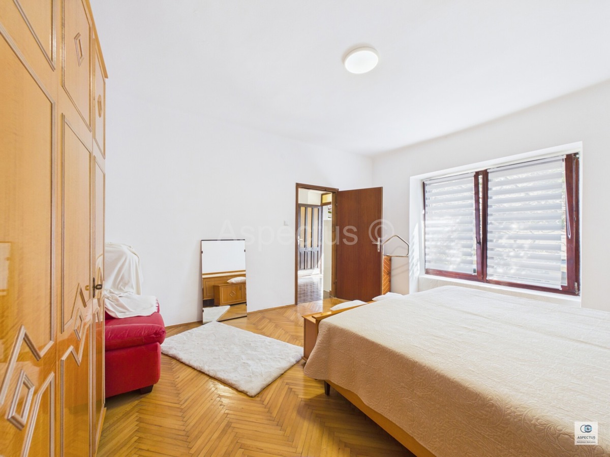 Pola, tre appartamenti in una casa vicino alla spiaggia – Stoja