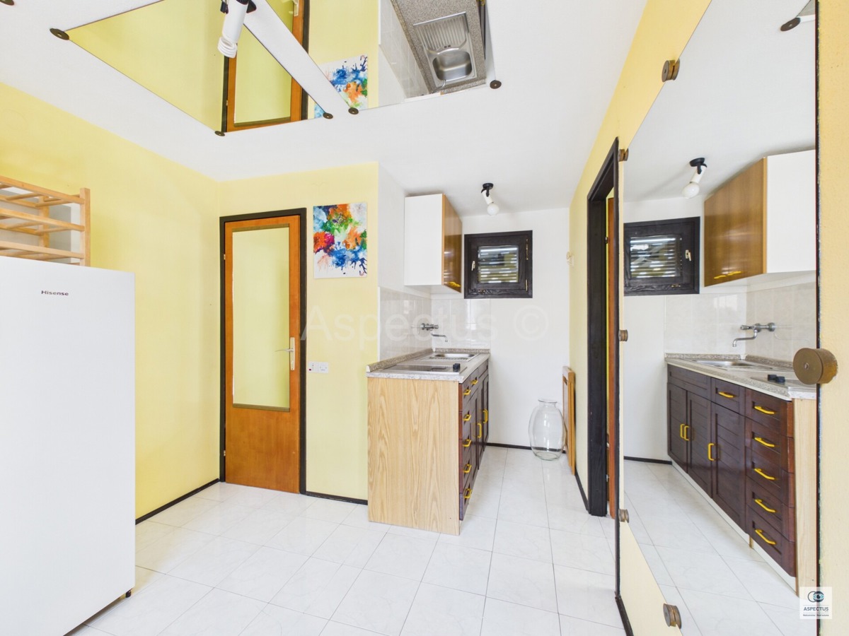 Pola, tre appartamenti in una casa vicino alla spiaggia – Stoja