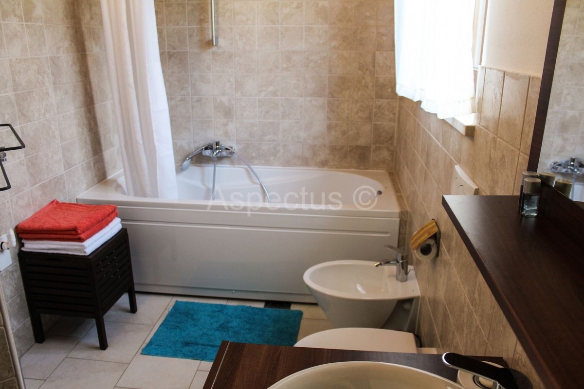 Samostojeća vila sa bazenom 25 km od Rovinja