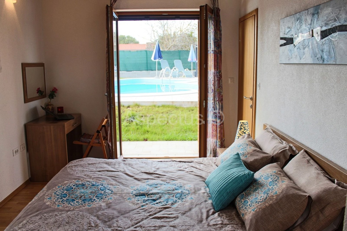 Samostojeća vila sa bazenom 25 km od Rovinja