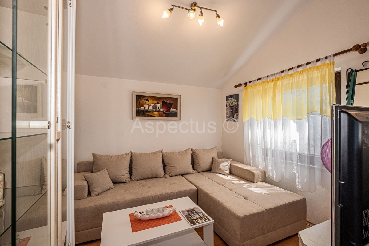 Casa familiare, 4 appartamenti, vista mare, Premantura, Medolino