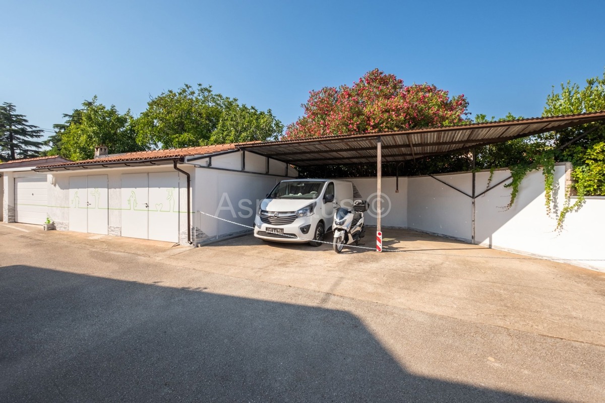Casa familiare, 4 appartamenti, vista mare, Premantura, Medolino