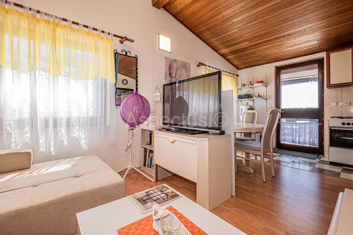 Casa familiare, 4 appartamenti, vista mare, Premantura, Medolino