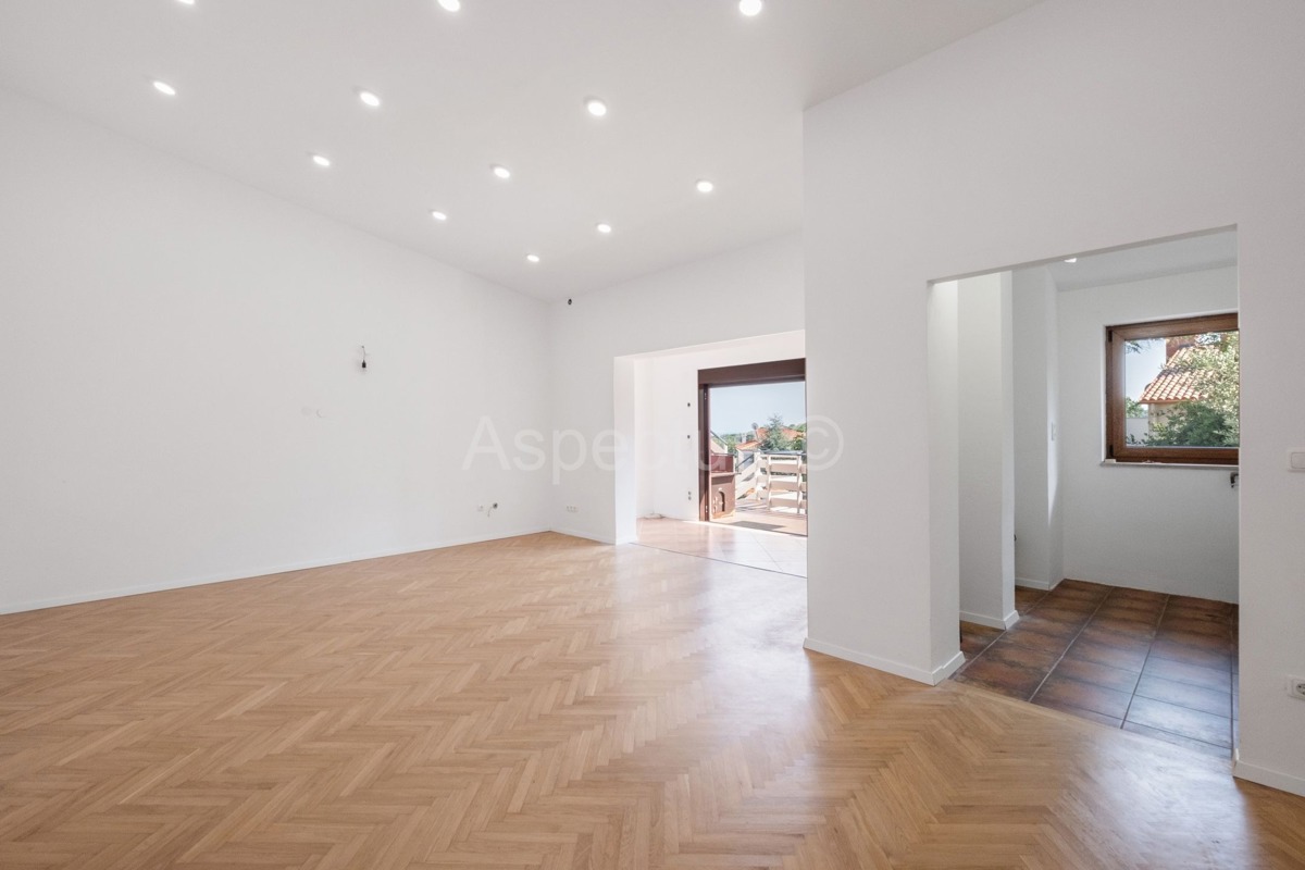 Casa familiare, 4 appartamenti, vista mare, Premantura, Medolino