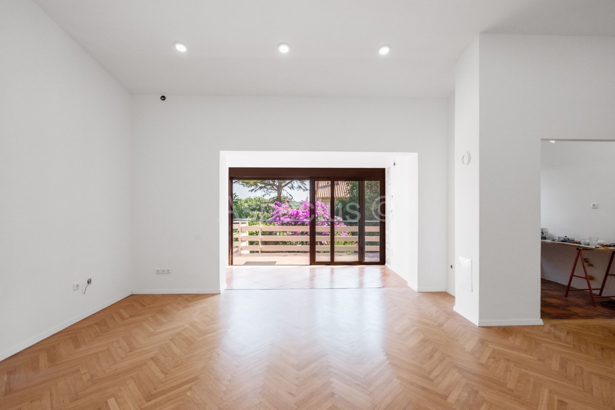 Casa familiare, 4 appartamenti, vista mare, Premantura, Medolino