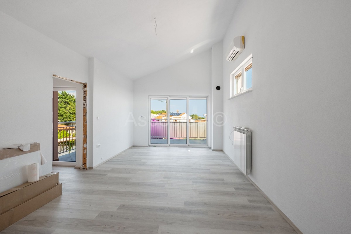 Casa familiare, 4 appartamenti, vista mare, Premantura, Medolino