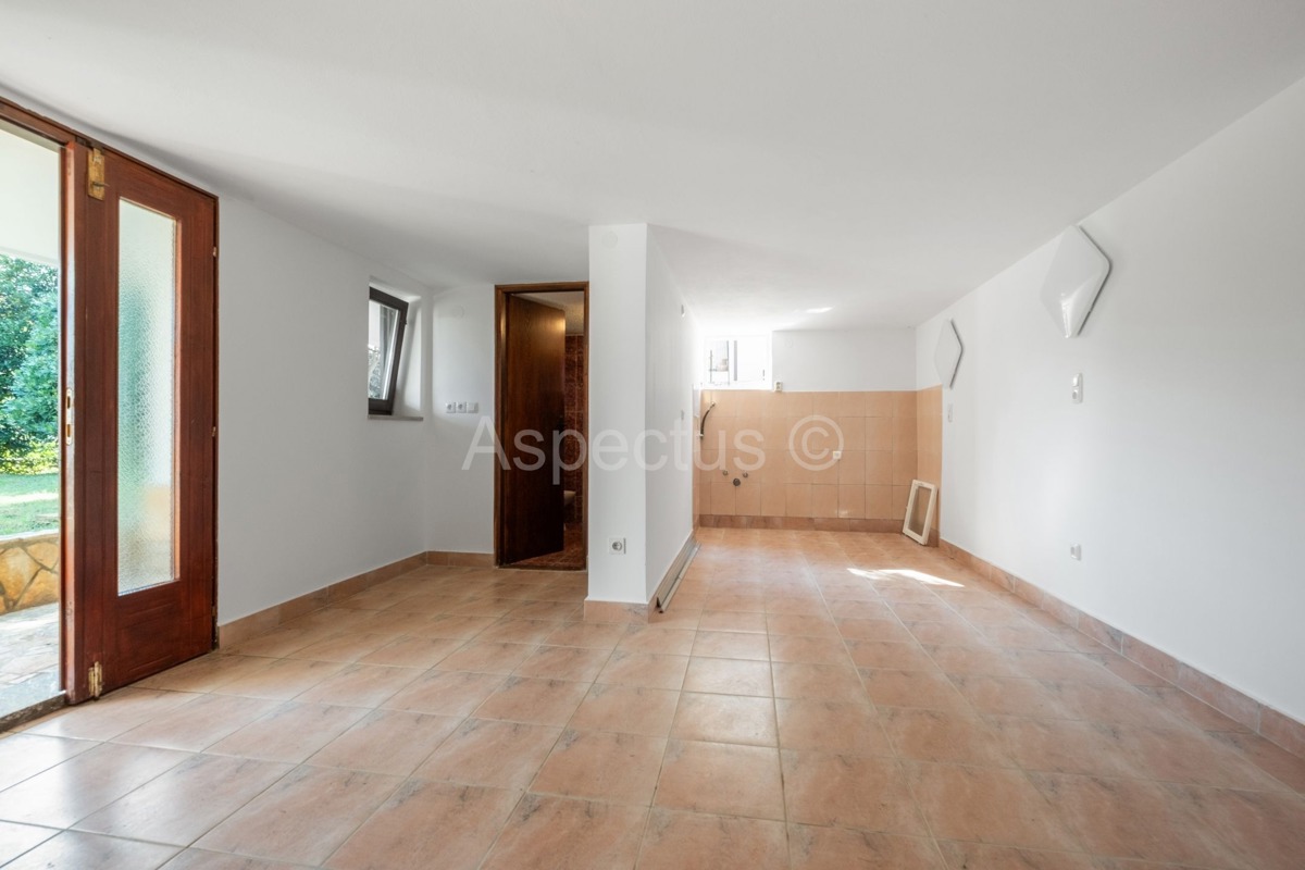 Casa familiare, 4 appartamenti, vista mare, Premantura, Medolino