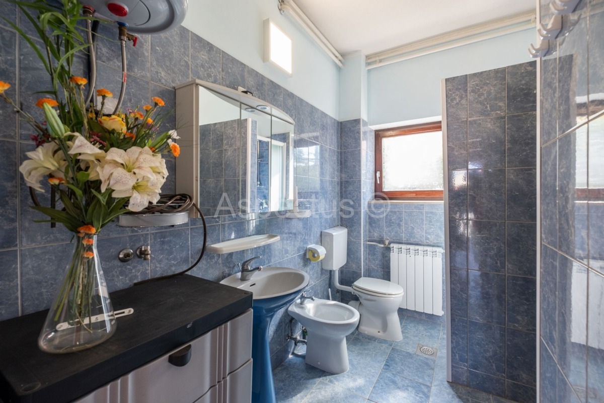 Casa familiare, 4 appartamenti, vista mare, Premantura, Medolino