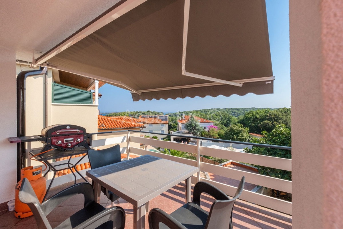 Casa familiare, 4 appartamenti, vista mare, Premantura, Medolino