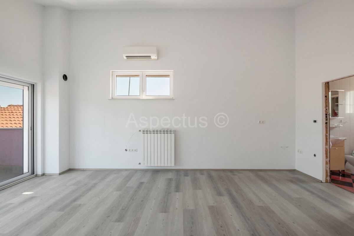 Casa familiare, 4 appartamenti, vista mare, Premantura, Medolino