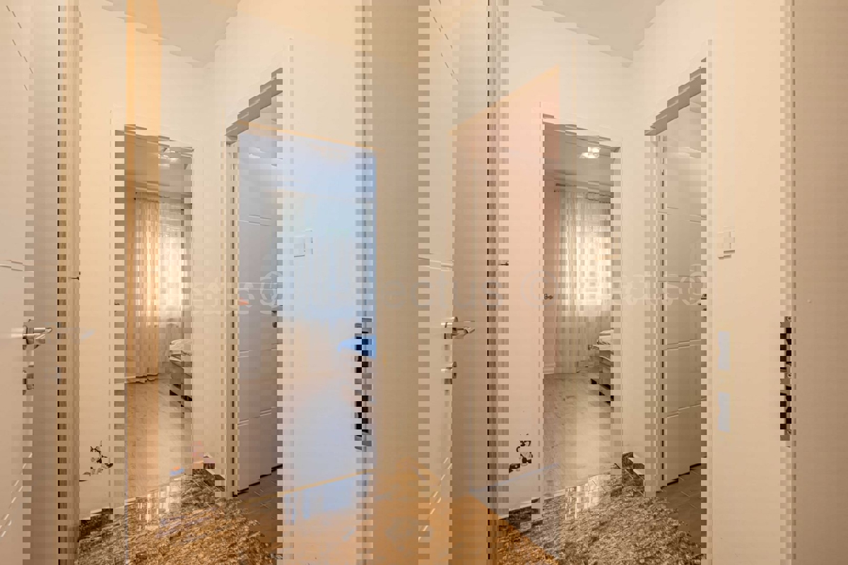 Appartamento al piano terra - bilocale, arredato e abitabile, Fažana, Valbandon