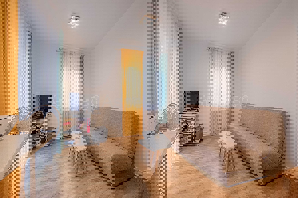 Appartamento al piano terra - bilocale, arredato e abitabile, Fažana, Valbandon